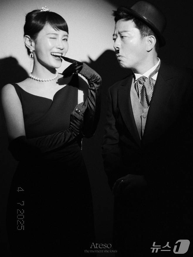 방송인 김준호, 김지민 청첩장