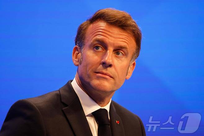 에마뉘엘 마크롱 프랑스 대통령이 30일(현지시간) 싱가포르 샹그릴라 대회에서 기조 연설을 진행하고 있다. 2025.05.30 ⓒ AFP=뉴스1