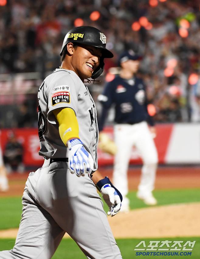 29일 수원KT위즈파크에서 열린 KBO리그 KT 위즈와 두산 베어스의 경기. 5회말 2사 만루 KT 안현민이 만루포를 날린 뒤 환호하고 있다. 수원=박재만 기자 pjm@sportschosun.com/2025.05.29/