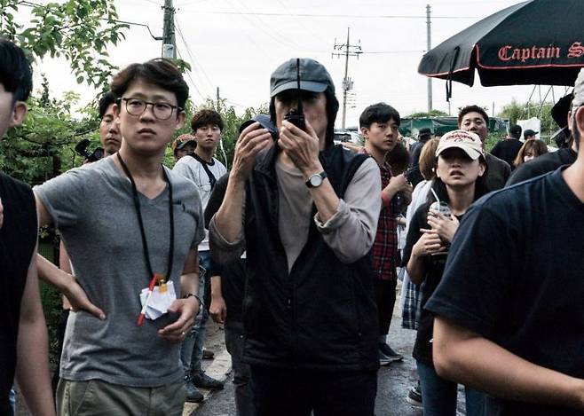 영화 '버닝' 연출을 진두지휘하는 이창동 감독