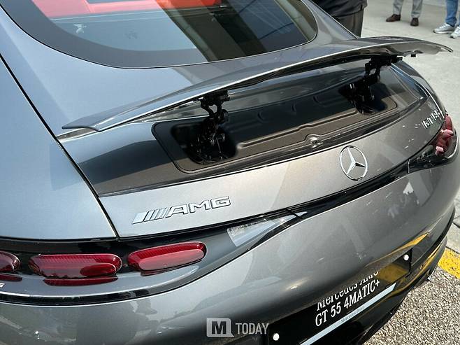 AMG GT 55 4MATIC+의 기본 리어 윙