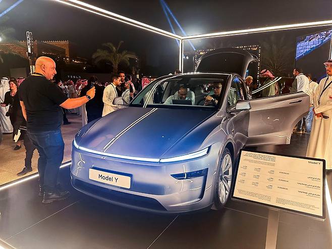 사우디아라비아 리야드에서 열린  Tesla 쇼룸 개장식에 전시된 테슬라 모델Y./로이터 연합뉴스