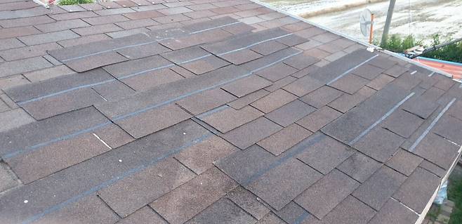 20250530_194857.jpg 주택 지붕 타일 보수작업 좀 했습니다