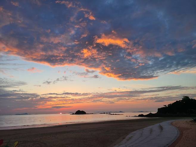 충남 당진 난지도관광지의 노을. 한국관광공사 제공