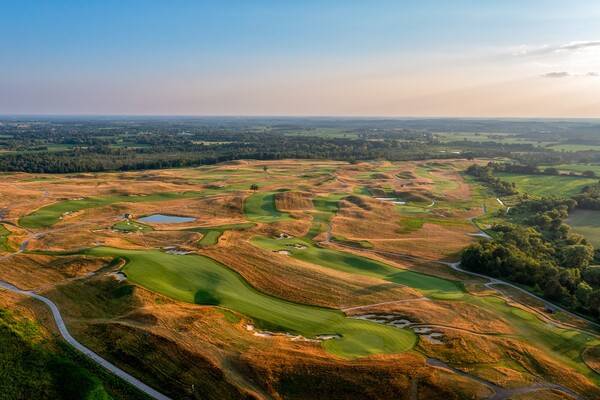 고진영, 전인지, 박성현, 김효주, 최혜진, 양희영, 이정은6, 김아림, 윤이나, 황유민 프로 등이 출전하는 2025년 미국여자프로골프(LPGA) 투어 메이저대회 제80회 US여자오픈 대회장인 에린힐스 골프코스 전체 모습이다. 사진제공=©USGA/Fred Vuich
