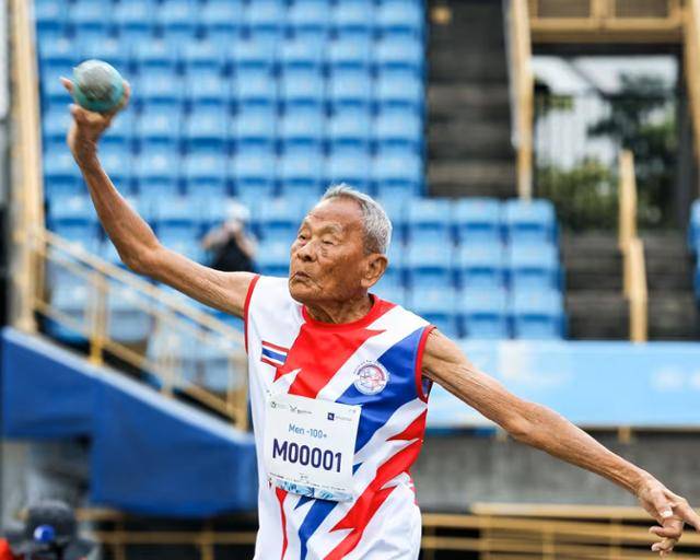 태국의 사왕 잔프람이 2025 월드마스터스 게임에서 포환 던지기 종목에 출전했다. 대만=AFP
