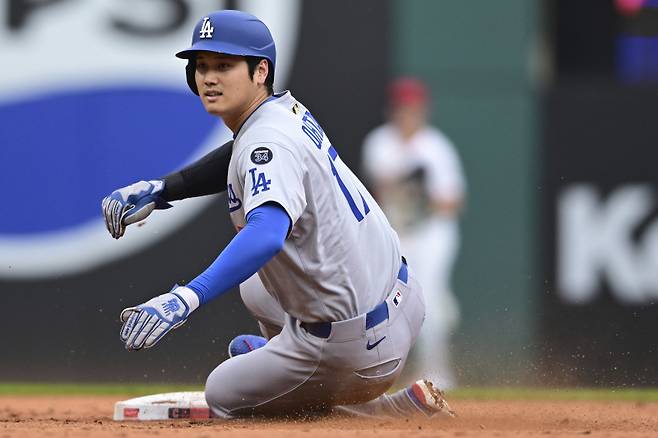 <yonhap photo-3250="">슈퍼스타 오타니와 신성 크로우-암스트롱 중 누가 20-20클럽에 선착할지 관심이 모인다. Mookie Betts grounded out on the play. (AP Photo/David Dermer)/2025-05-29 06:59:45/ <저작권자 ⓒ 1980-2025 ㈜연합뉴스. 무단 전재 재배포 금지, AI 학습 및 활용 금지></yonhap>