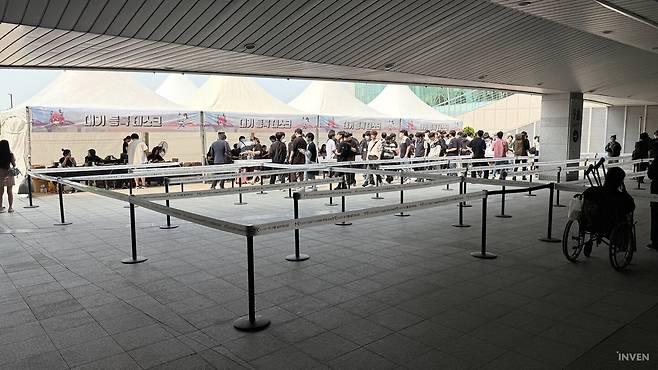 ▲ 알고 보니 2전시관 뒤에 데스크가 있었다