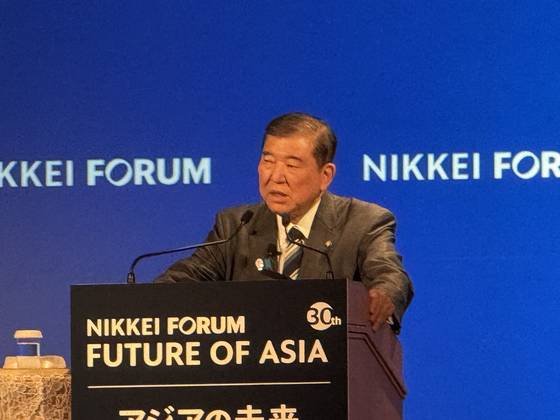 니혼게이자이가 29일 주최한 회의에서 발언하는 이시바 시게루 총리. 김현예 특파원