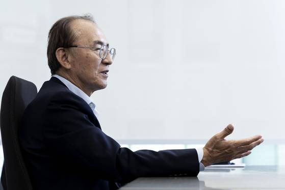 박일환 전 대법관은 더불어민주당 주도로 추진되는 대법관 증원에 대해 "대법관이 증원될 경우 전원합의체에 회부 사건에서 발생할 혼란은 누가 책임질 것인가. 대법관의 수를 늘리는 게 정답은 아니다"라고 말했다. 장진영 기자