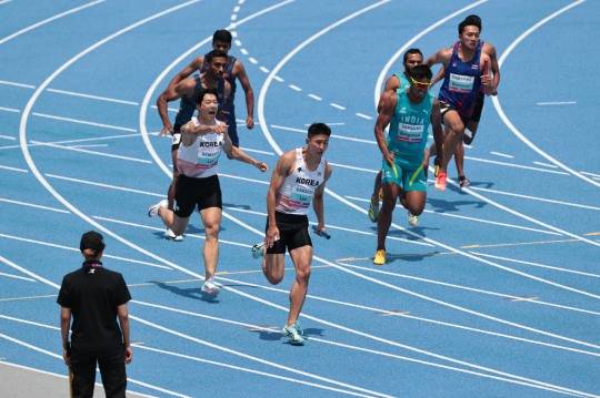 역주하는 고승환. 사진[연합뉴스]