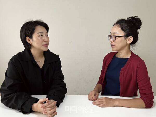 ▲김수진 OBS 뉴스제작PD(왼쪽)와 정윤지 OBS 뉴스편성PD(오른쪽)가 5월15일 미디어오늘과 인터뷰하고 있다. 사진=정민경 기자.