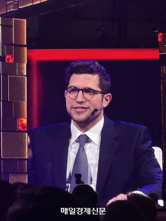 미국 라스베이거스에서 열린 ‘비트코인 2025’ 행사에서 발언하고 있는 브랜든 러트닉 캔터피츠제럴드 회장. <이종화 기자>