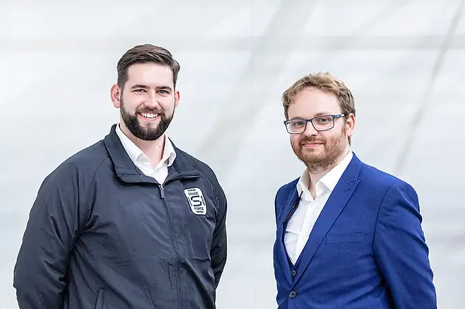 (오른쪽부터) 공동창업자인 스페이스포지의 CEO 조슈아 웨스턴과 수석디자이너 앤드류 베이컨