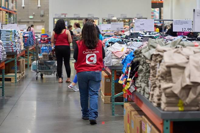 코스트코를 쇼핑하는 사람들. EPA연합뉴스