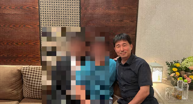 더불어민주당이 지난 19일 지귀연 서울중앙지법 부장판사의 룸살롱 접대 증거라며 공개한 사진. 민주당 공보국 제공
