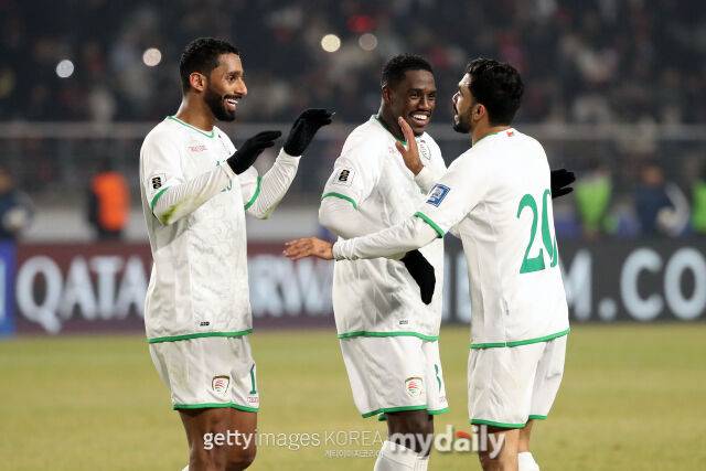 한국과 원정 경기에서 득점한 후 골 세리머니하는 오만 선수들. /게티이미지코리아