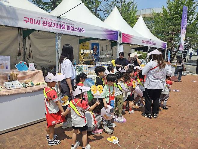 [구미=뉴시스] 관광홍보관 찾은 어린이들. (사진=구미시 제공) 2025.05.30 photo@newsis.com *재판매 및 DB 금지