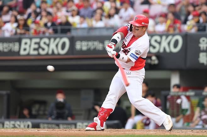 [서울=뉴시스] 프로야구 KIA 타이거즈 최형우가 29일 광주-기아 챔피언스필드에서 열린 2025 신한 쏠뱅크 KBO리그 키움 히어로즈와의 경기에서 안타를 치고 있다. (사진=KIA 타이거즈 제공) 2025.05.29. *재판매 및 DB 금지