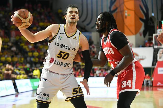 아셈 마레이와 자밀 워니. KBL