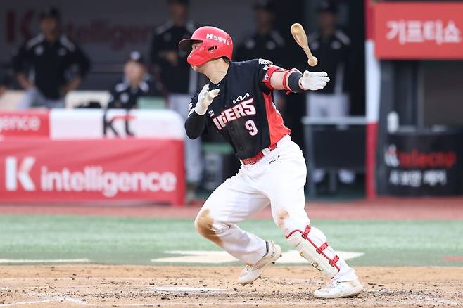 ▲ 홈런 포함 3안타를 기록하며 분전했으나 팀 패배로 빛이 바랜 윤도현 ⓒKIA타이거즈