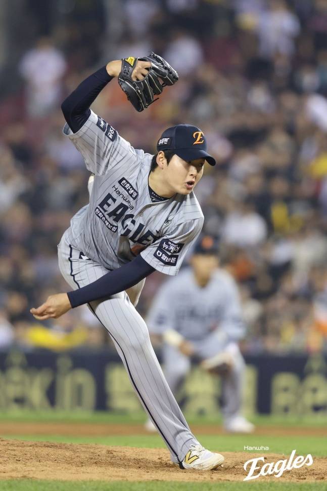 한화 조동욱이 28일 잠실 LG전에서 역투하고 있다. /사진=한화 이글스 제공