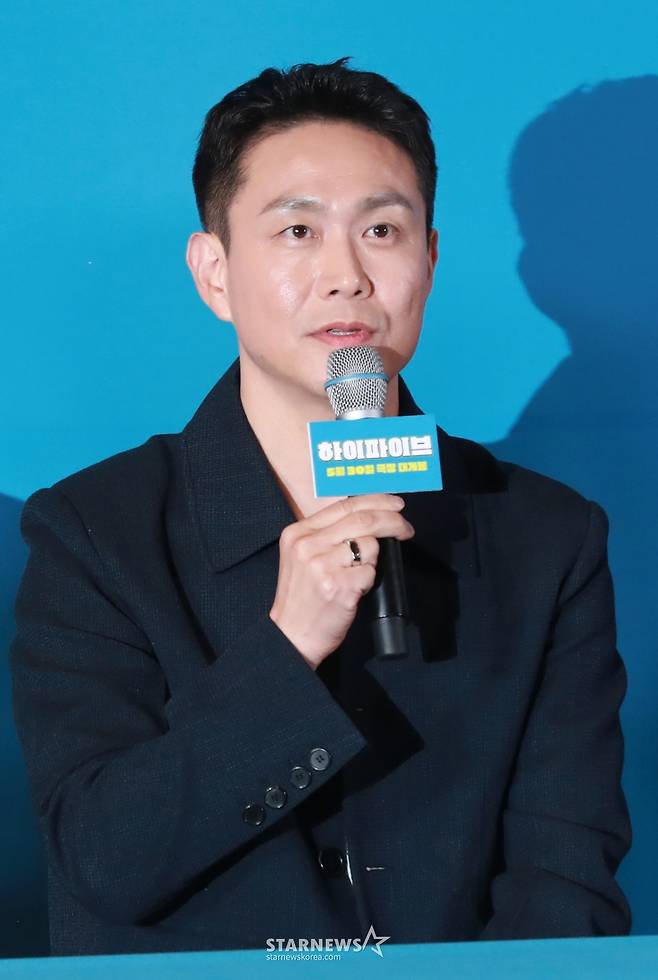 배우 오정세가 26일 오후 서울 CGV용산아이파크몰에서 진행된 영화 '하이파이브'(감독 강형철) 언론배급시사회 및 기자간담회에 참석해 질문에 답하고 있다. 장기이식으로 우연히 각기 다른 초능력을 얻게 된 다섯 명이 그들의 능력을 탐하는 자들과 만나 벌어지는 판타지, 코미디, 액션 영화 ‘하이파이브’는 오는 30일 개봉한다. /2025.05.26 /사진=이동훈 photoguy@