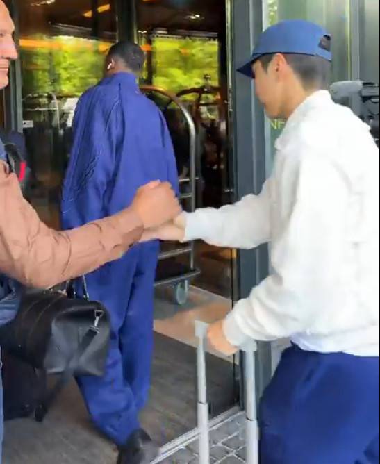 독일 뮌헨에 도착한 이강인의 모습. /사진=PSG 공식 SNS 영상 갈무리