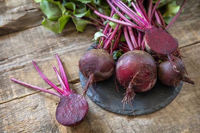 비트에는 '베타인'이라는 미량 영양소가 들어있다. 이 성분은 복부 지방과 인슐린 저항성과 연관이 있는 유전자를 잠그는 효능이 있다. [사진= 게티이미지뱅크]