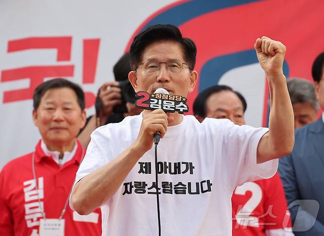 김문수 국민의힘 대통령 후보가 30일 강원 원주 문화의거리에서 유세하고 있다. (공동취재) 2025.5.30/뉴스1 ⓒ News1 김민지 기자