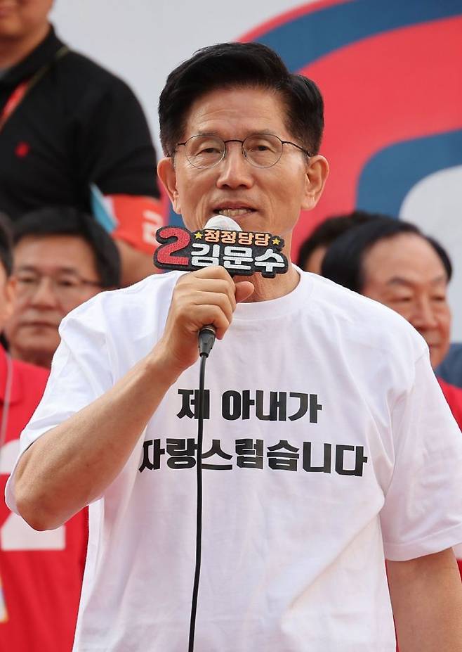 국민의힘 김문수 대선 후보가 30일 강원 원주시 문화의거리에서 유세를 하고 있다. 연합뉴스