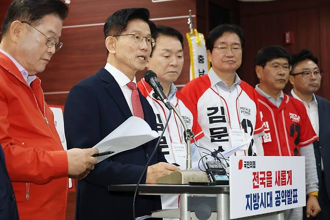 김문수 국민의힘 대통령 후보가 지난 26일 오전 충남 천안시 동남구 충남도당에서 전국을 새롭게 지방시대 공약 발표를 하고 있다. /뉴스1