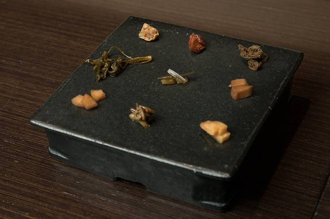 조영재 셰프의 9종 모듬 장아찌. / 고운호 기자