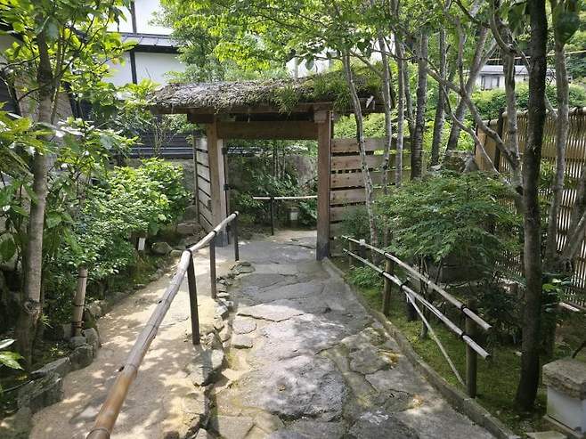 7fed8273b5876afe51ee83e546817373f20a5ec55ef4f678e514618a72725a44bb