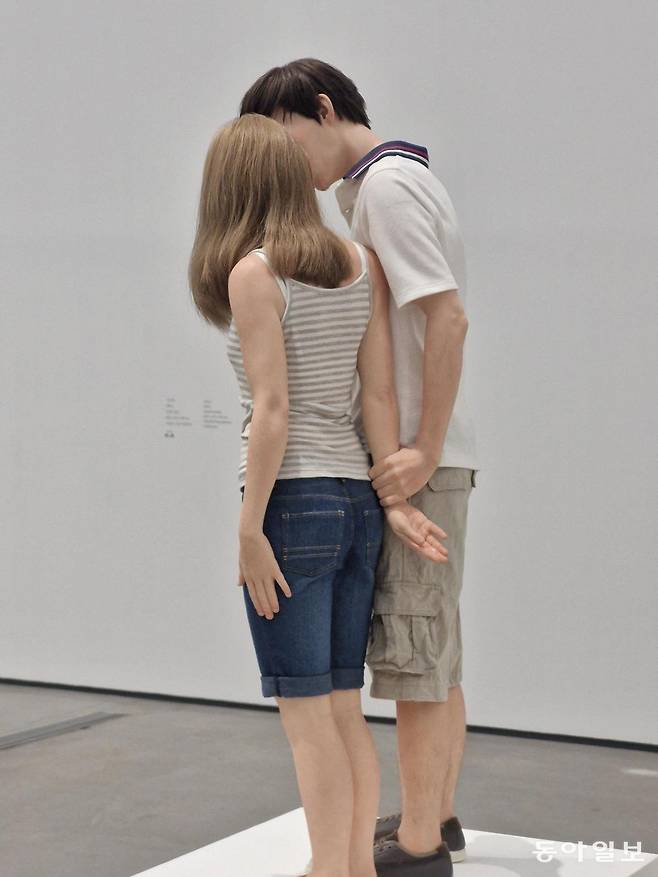 론 뮤익 ‘젊은 연인’(2013)의 뒷면. 이소연 기자 always99@donga.com