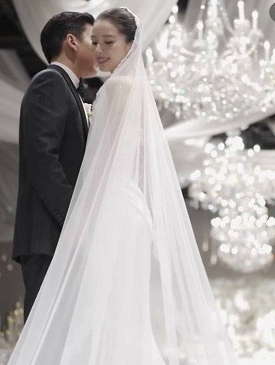 모델 아이린이 결혼식에서 입은 드레스