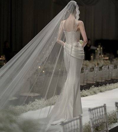 모델 아이린이 결혼식에서 입은 드레스