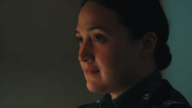 아메리칸 원주민 출신인 캠은 인도계 소녀 리나의 실종과 죽음에 관심을 갖는다. 월트디즈니컴퍼니 코리아 제공