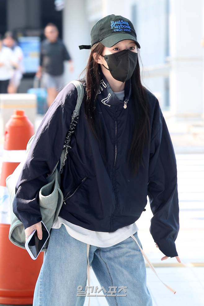 배우 고윤정이 30일 tvN 토일드라마 ‘언젠가는 슬기로울 전공의생활' 포상휴가 차 인천국제공항을 통해 인도네시아 발리로 출국하고 있다. 서병수 기자 qudtn@edaily.co.kr /2025.05.30/