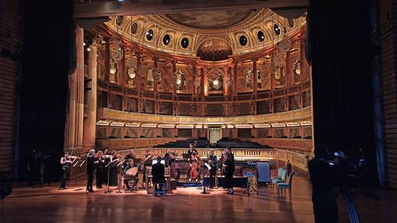 유럽 정상의 고음악 단체 아마릴리스 앙상블과 프랑스 콜로라투라 소프라노 파트리샤 프티봉이 6월 6일과 8일 처음으로 내한 공연을 한다. [사진 한화클래식]