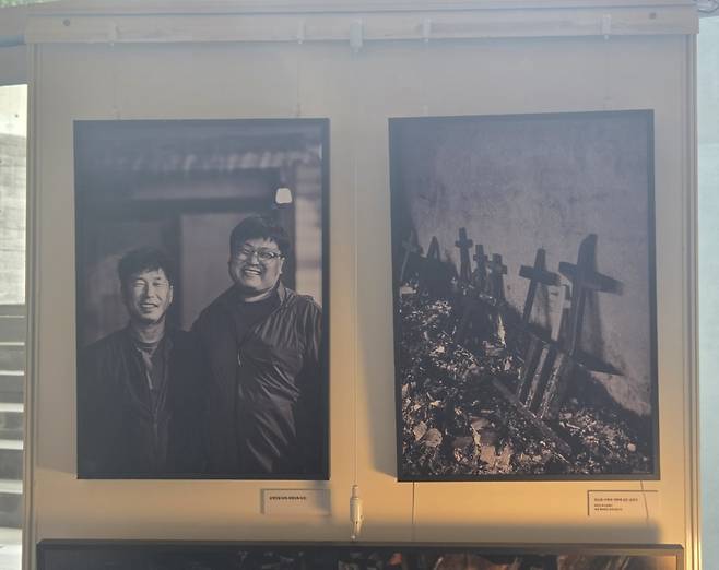30일 대전시 유성구 함께하는교회(김요한 목사) 지하 2층 갤러리에서 진행되는 ‘재(災), 건(建)’ 사진전 파트 4에 있는 사진들.