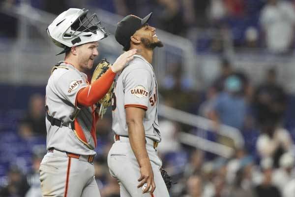 샌프란시스코 마무리 도발이 경기를 마무리한 뒤 미소짓고 있다. 사진= AP= 연합뉴스 제공