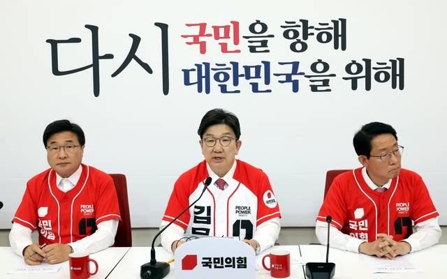 권성동(가운데) 국민의힘 공동선거대책위원장이 29일  서울 여의도 국회에서 열린 대선 현안 및 추가 공약 발표 기자간담회에서 발언을 하고 있다. 뉴시스