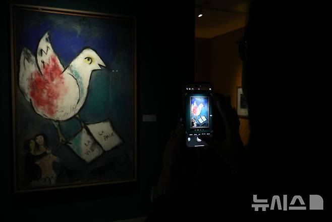 [서울=뉴시스] 이영환 기자 = 22일 서울 서초구 예술의전당 한가람미술관에서 열린 '마르크 샤갈 특별전 : 비욘드 타임' 전경. 2025.05.22. 20hwan@newsis.com