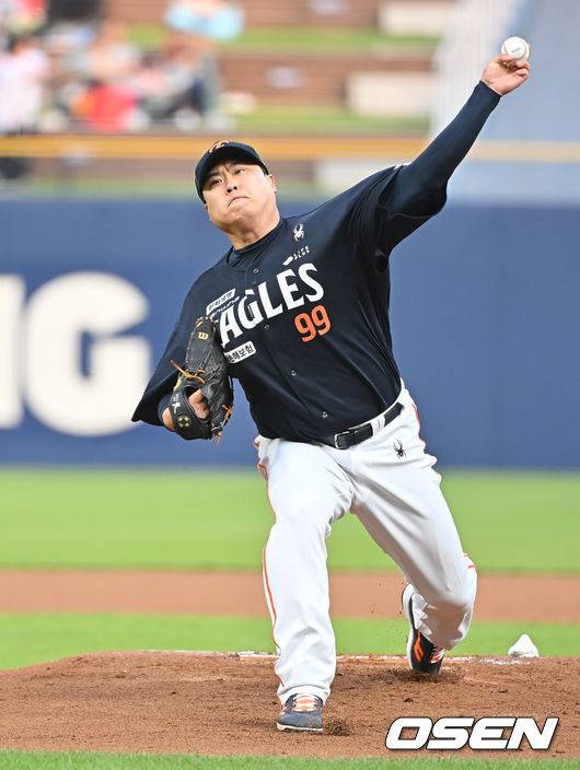 [OSEN=창원, 이석우 기자] 30일 창원NC파크에서 2025 신한 SOL 뱅크 KBO 리그 NC 다이노스와 한화 이글스의 경기가 열렸다. 홈팀 NC는 라일리가, 방문팀 한화는 류현진이 선발 출전했다. 한화 이글스 선발투수 류현진이 역투하고 있다. 2025.05.30 / foto0307@osen.co.kr