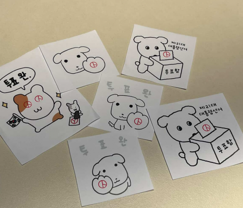 캐릭터에 기표 도장을 찍은 투표인증용 게시물. 독자제공