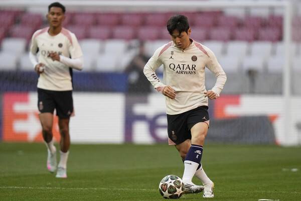 Lee Kang-in during training