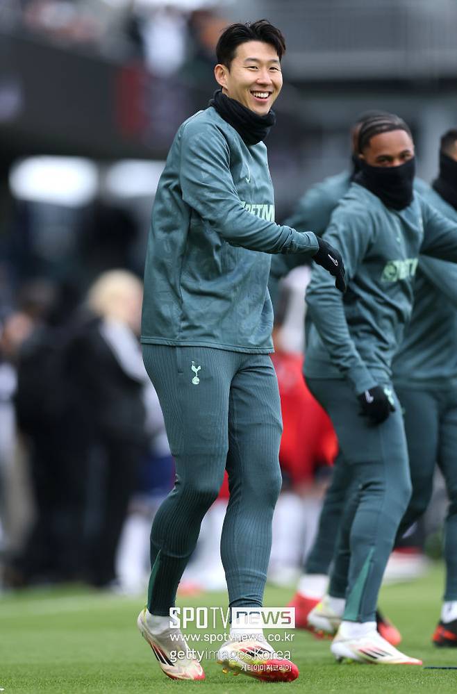 ▲&nbsp;그런데 토트넘은 사우디아라비아에서 상상 이상의 오일머니를 전달받을 수 있게 되자 마음을 고쳐먹고 있다. 손흥민과 올여름 결별까지 생각하는 배신도 선택지 중 하나다.&nbsp;