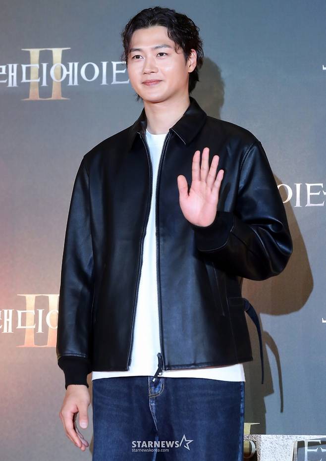 펜싱 오상욱이 5일 오후 서울 용산구 아이파크몰 CGV에서 진행된 영화 '글래디에이터2' VIP시사회에 참석해 포즈를 취하고 있다.  '글래디에이터2'는 '막시무스'의 죽음으로부터 20여 년 후, 콜로세움에서 로마의 운명을 건 결투를 벌이는 '루시우스'(폴 메스칼)의 이야기를 그린 영화다. 오는 13일 개봉. 2024.11.05 /사진=김창현 chmt@