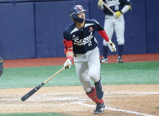 타격하는 김민석. /사진=김진경 대기자